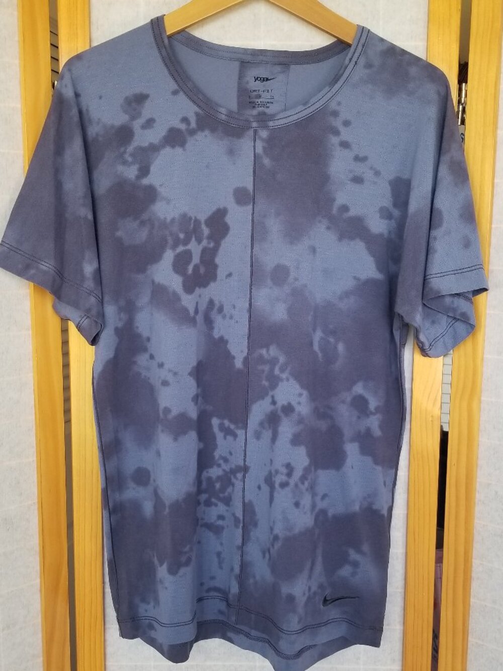 Nike Yoga Men's Athletic T-Shirt Size Small Indigo Tie Dye Dri-Fit Sweat Wicking